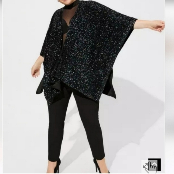 NWT ONE SIZE TORRID Sequined Ruana - Picture 1 of 4
